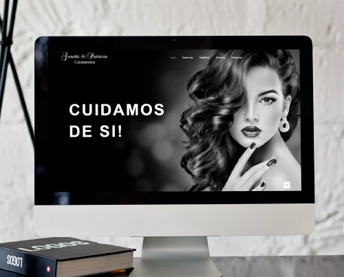 Computador de secretária a mostrar a homepage do website Goretti & Patrícia.